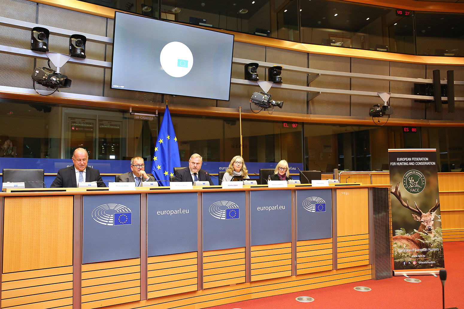 001_FACE_by_Alexander_Louvet